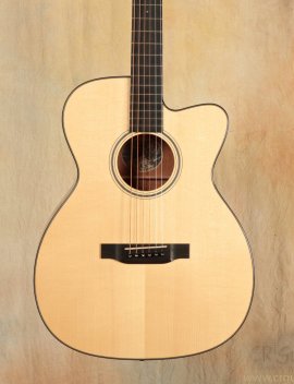 collings-om1a-02